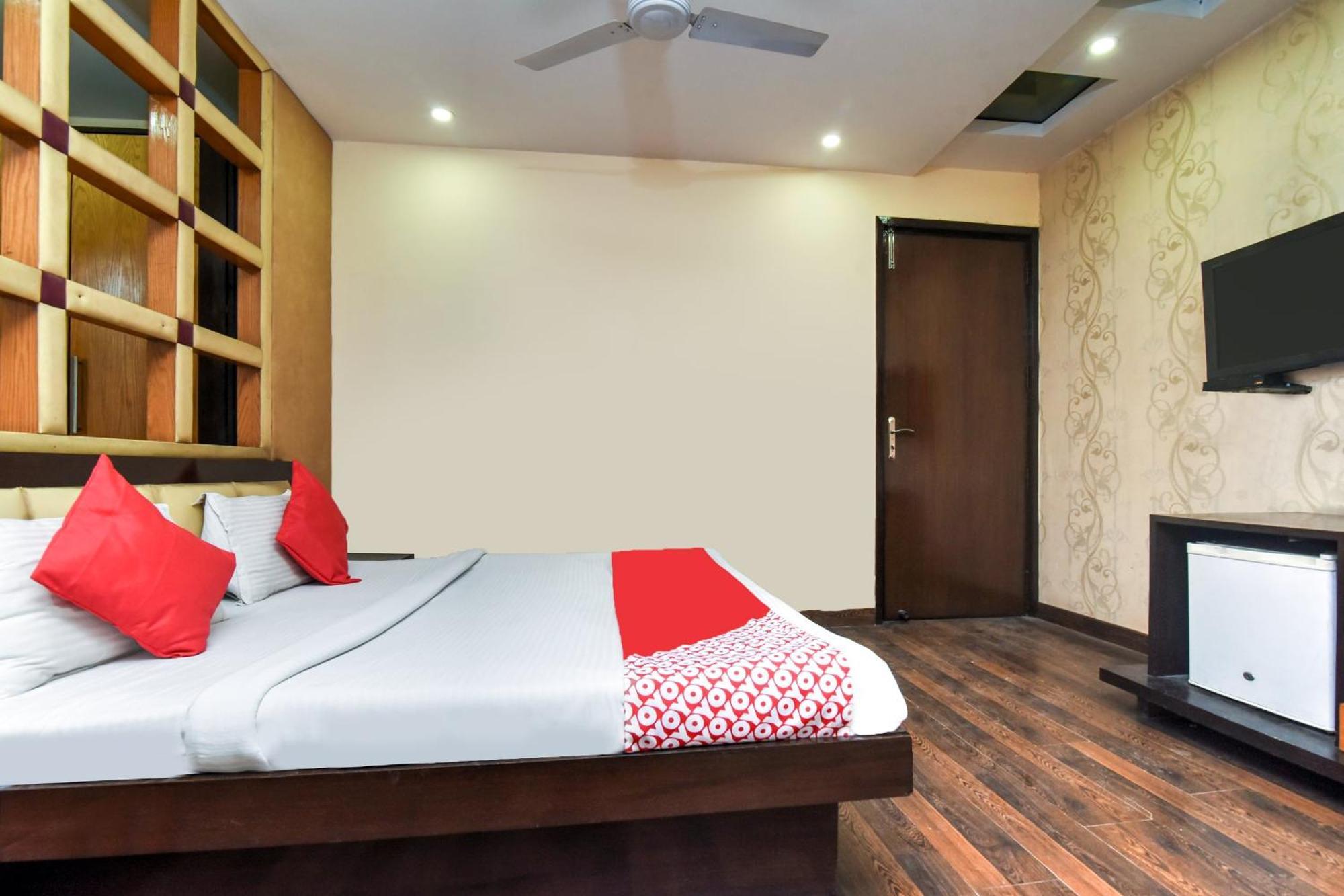 Hotel O Kochar Plaza Delhi  Eksteriør billede