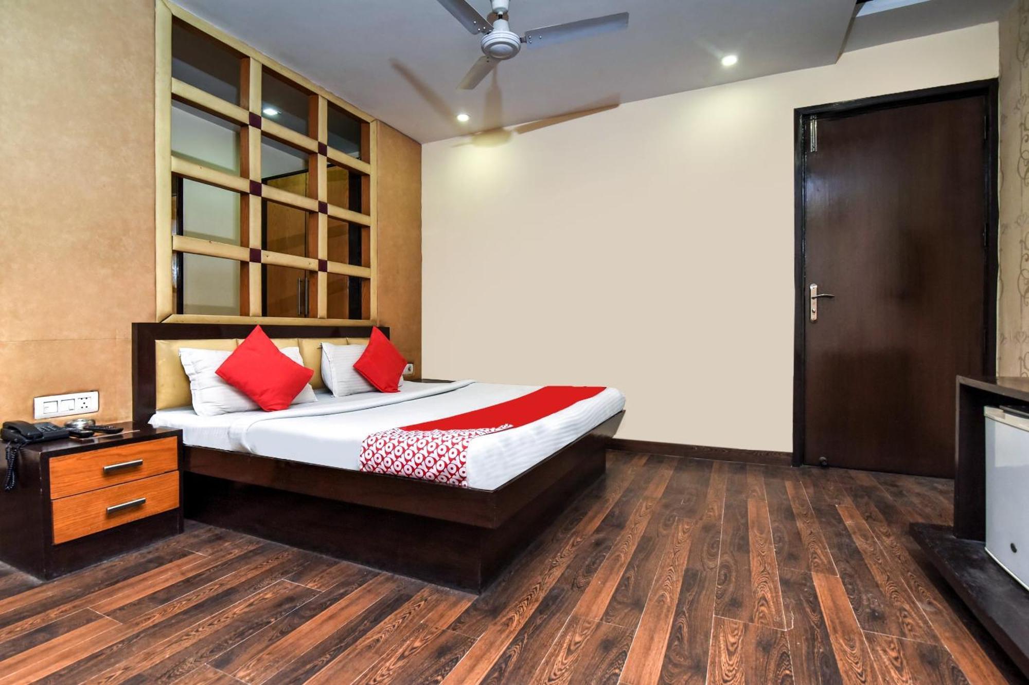 Hotel O Kochar Plaza Delhi  Eksteriør billede