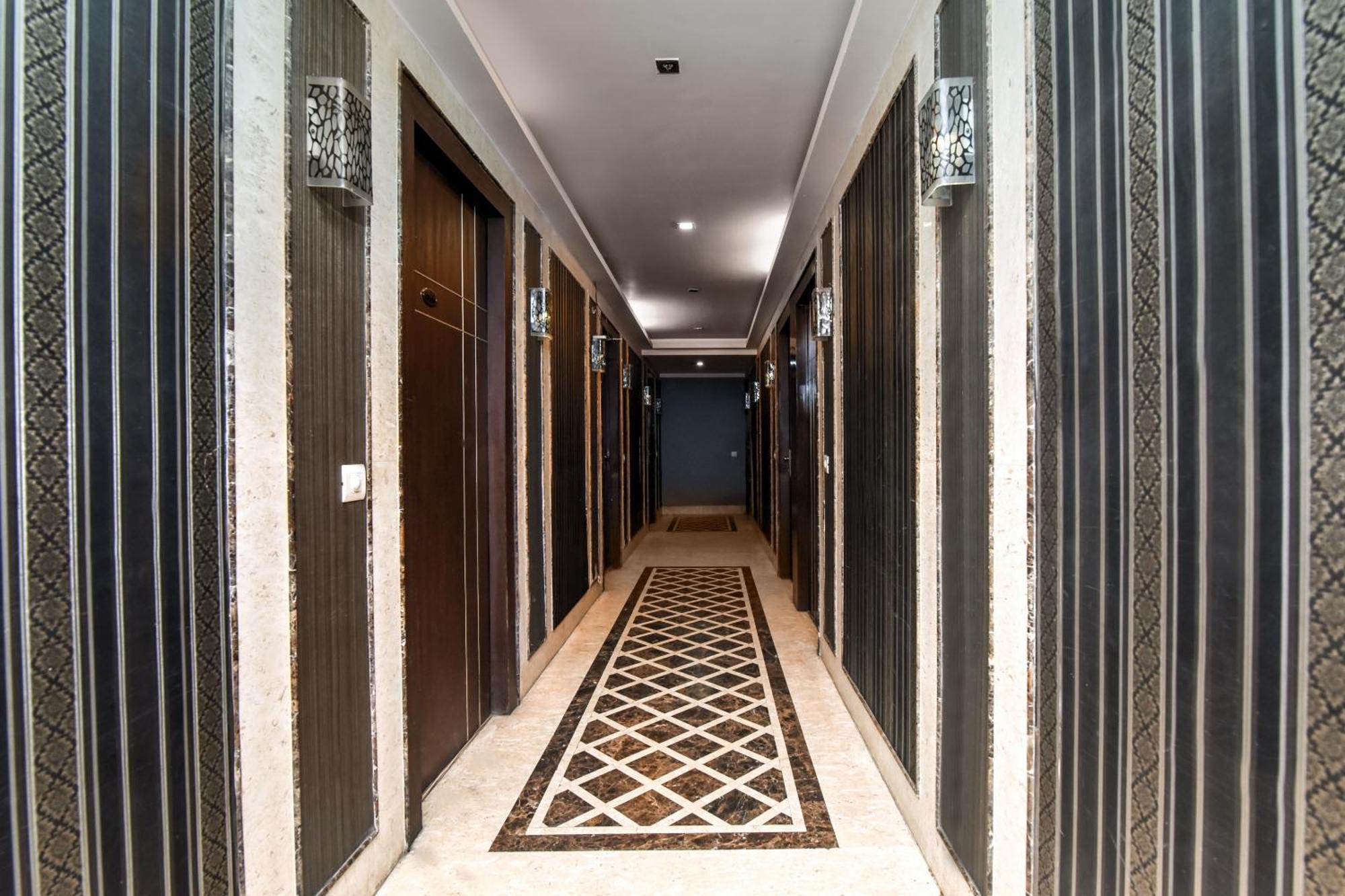 Hotel O Kochar Plaza Delhi  Eksteriør billede