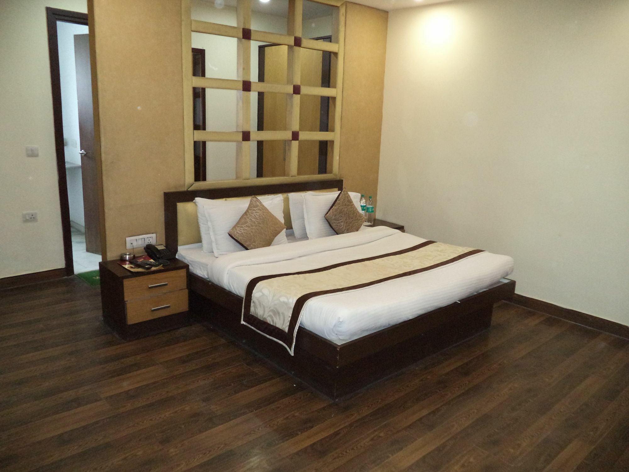 Hotel O Kochar Plaza Delhi  Eksteriør billede