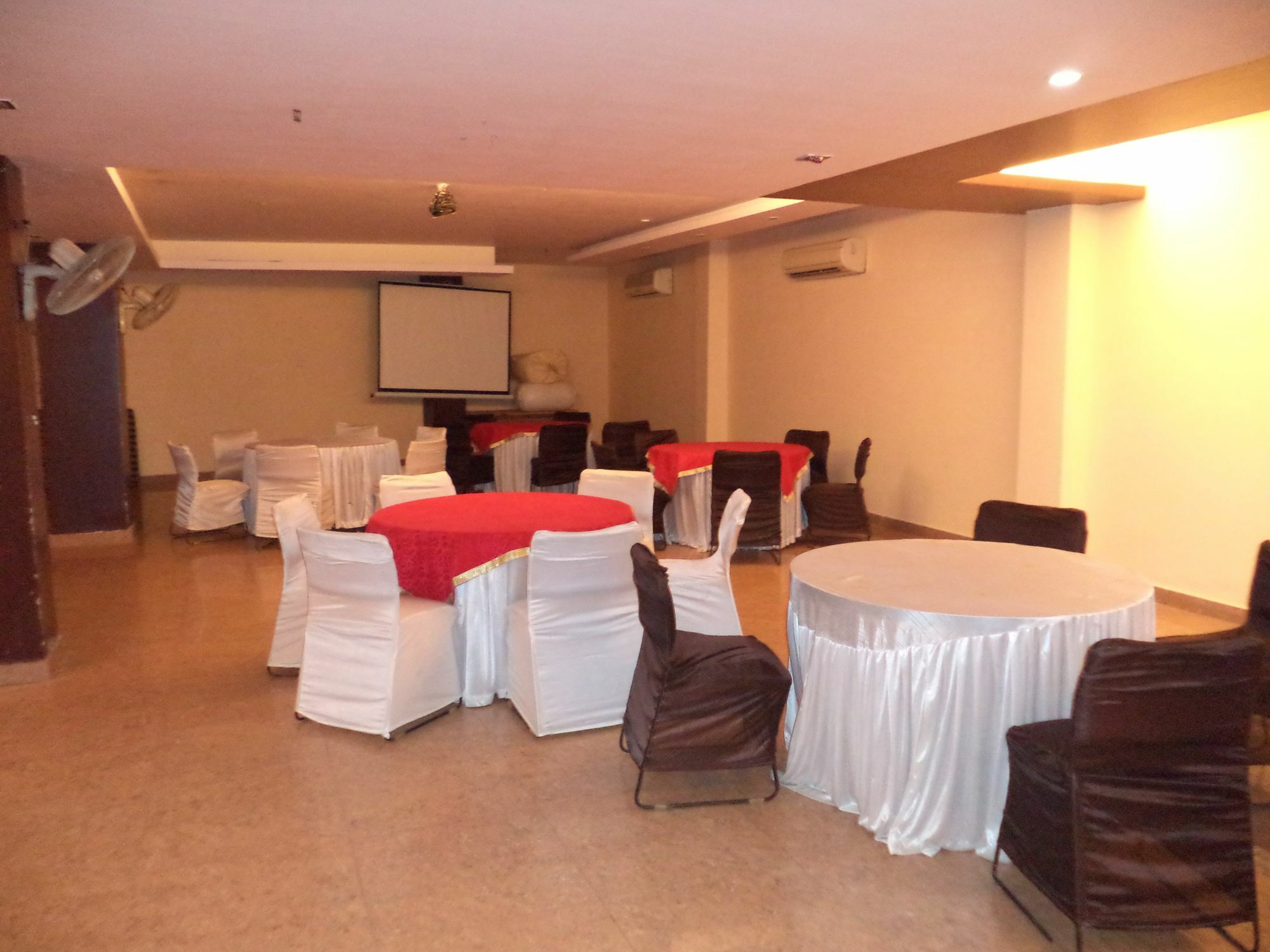 Hotel O Kochar Plaza Delhi  Eksteriør billede